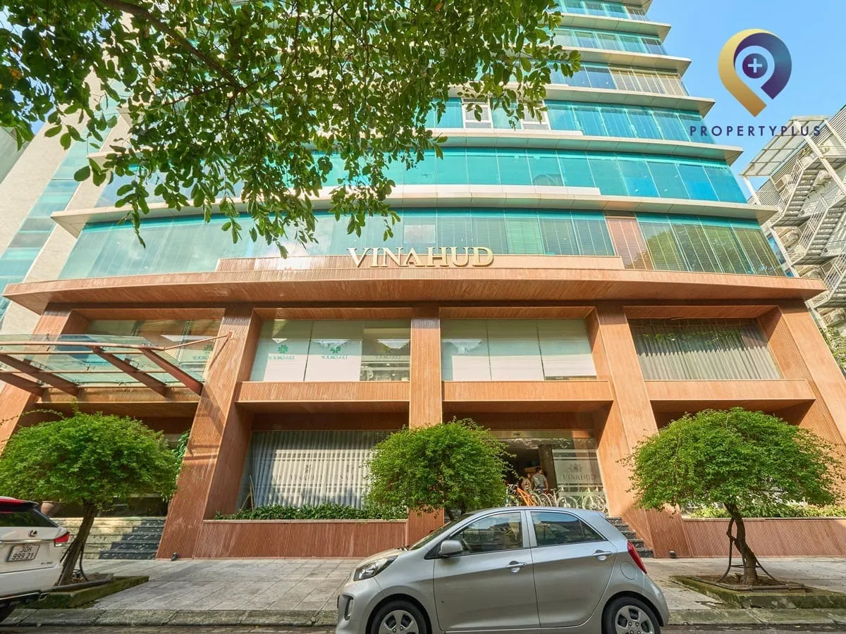 Khu vực sảnh ngoài tòa nhà VinaHud-Building tại Quận Cầu Giấy, Hà Nội